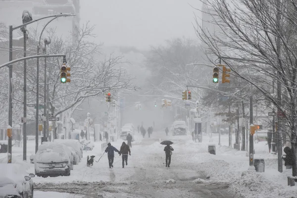 Ciclone-bomba causa uma das maiores nevascas da história em Nova York