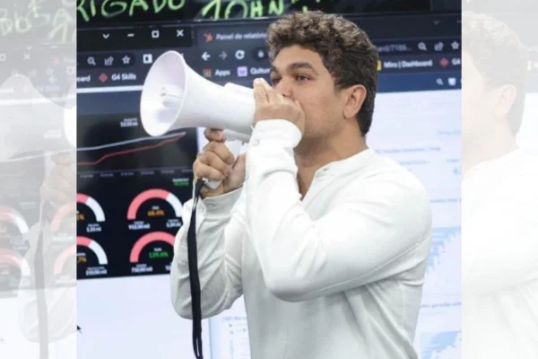 Assédio e mais empresa que não contrata esquerdista é investigada. Na foto, CEO da G4 educação Tallis Gomes