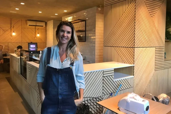 Renata Queiroz reabre espaço no Lago Sul com a marca Lavi Raw for Life