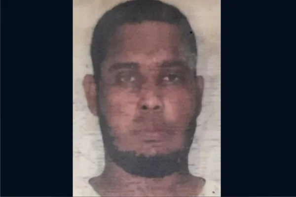 Foto da identidade de uma das vítimas que morreu baleado com ao menos 40 tiros