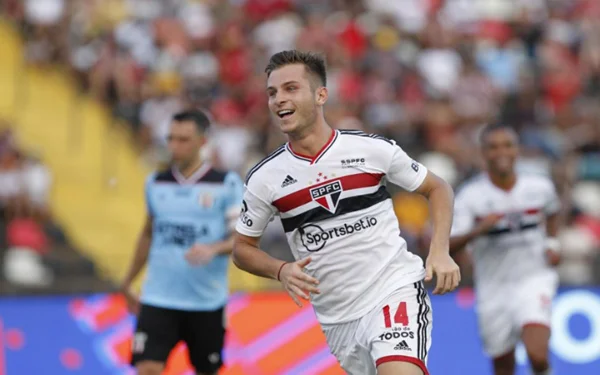 São Paulo vira sobre o Botafogo-SP e lidera grupo no Paulistão