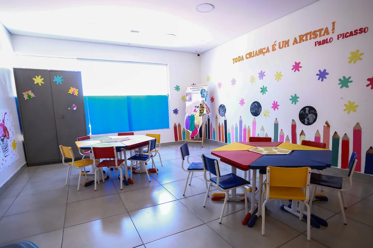 O Instituto Futuro e Ação atende crianças de 0 a 3 anos de idade O Instituto Futuro e Ação atende crianças de 0 a 3 anos de idade