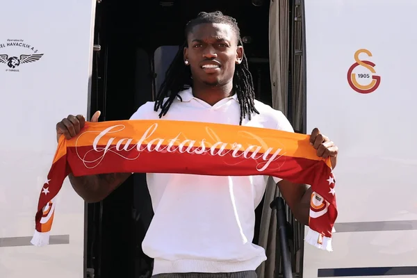 Rafael Leão desembarcou na Turquia