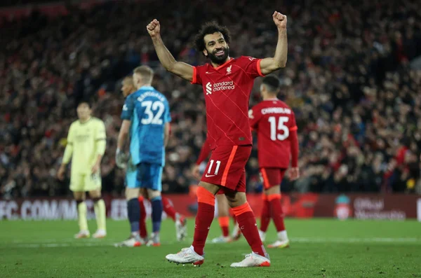 Liverpool goleia o Arsenal e não deixa o Chelsea disparar na liderança