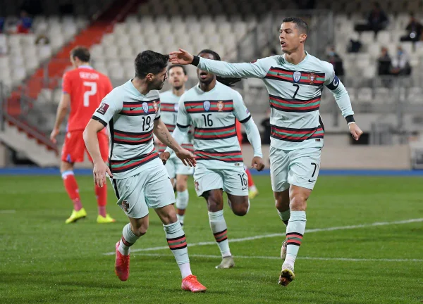 Com gol de CR7, Portugal vira sobre Luxemburgo nas Eliminatórias