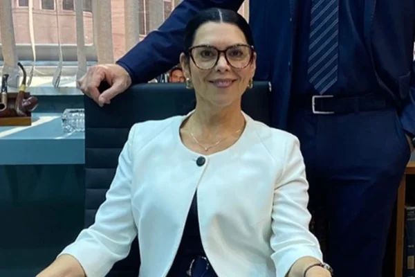Foto de Renata Miryanova, a Sheila de Vai na Fé - Metrópoles