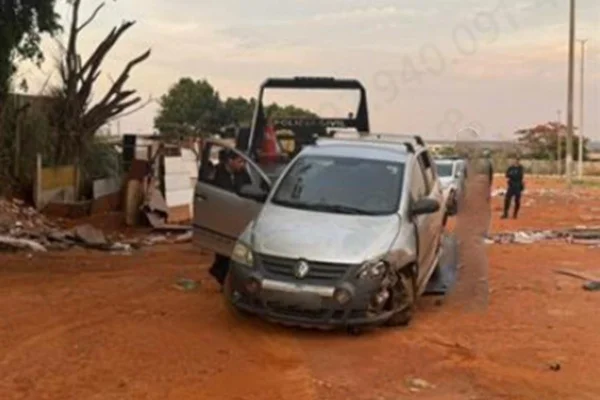 Ladrão foge e bate carro roubado em cemitério do DF no Dia de Finados