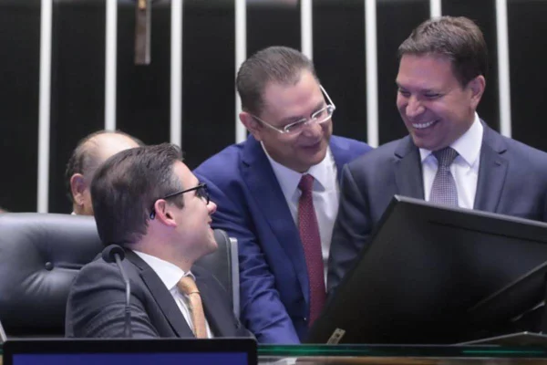 hugo motta sótenes alexandre ramagem - Metrópoles
