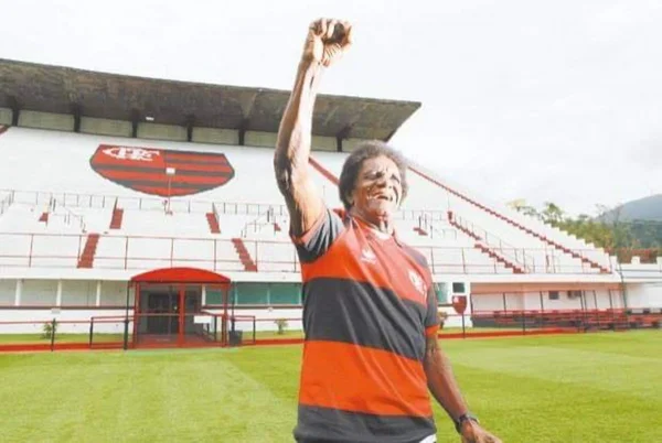 Ídolo do Flamengo, ex-atacante morre aos 80 anos no Rio de Janeiro
