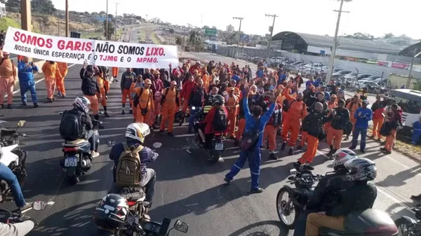 imagem colorida protesto garis belo horizonte