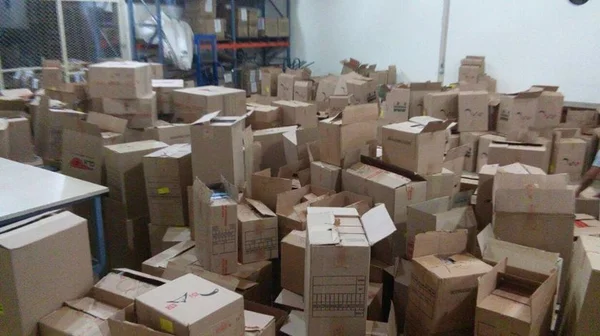 Polícia Civil apreende 8 mil pares de calçados falsificados