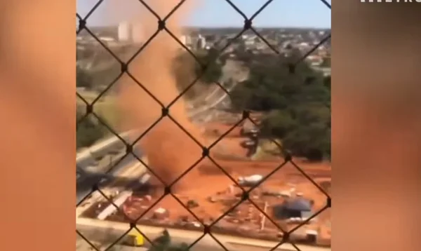 Vídeo: redemoinho gigante assusta moradores em Goiânia