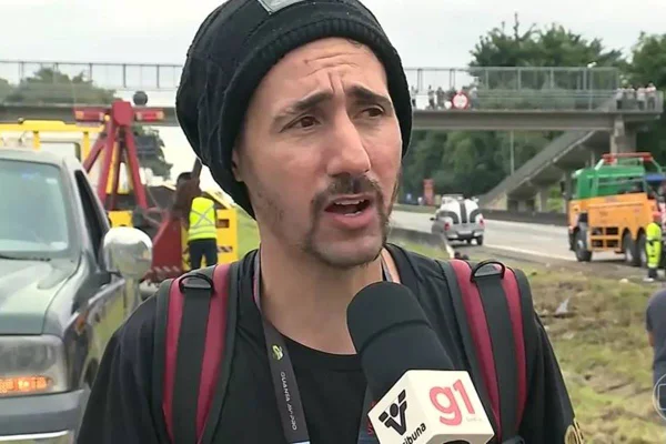 foto de gomem branco de roupa preta e touca preta
