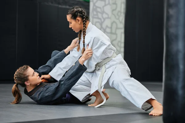Autodefesa e confiança: jiu-jitsu conquista cada vez mais mulheres