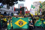 Manifestantes participam de ato bolsonarista na Avenida Paulista, em São Paulo