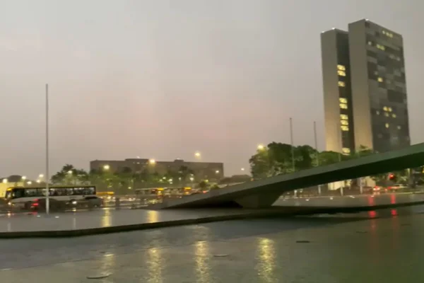 Agora sim! DF tem registros de pancadas de chuva em diversas cidades