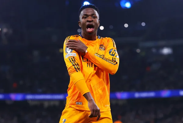 Vídeo: Vinicius Jr. rebate provocação de torcedores do Manchester City
