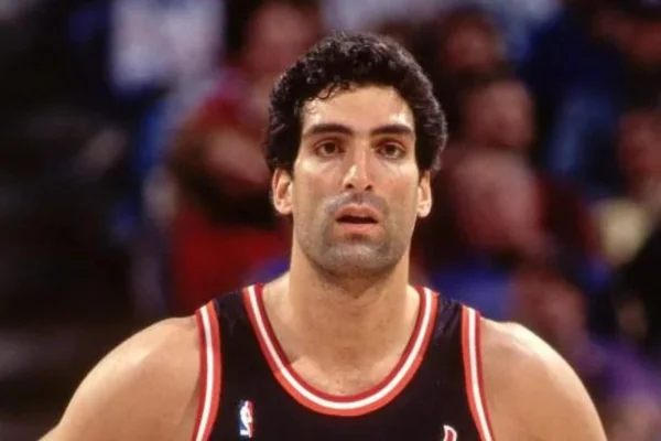 Ex-jogador da NBA Rony Seikaly