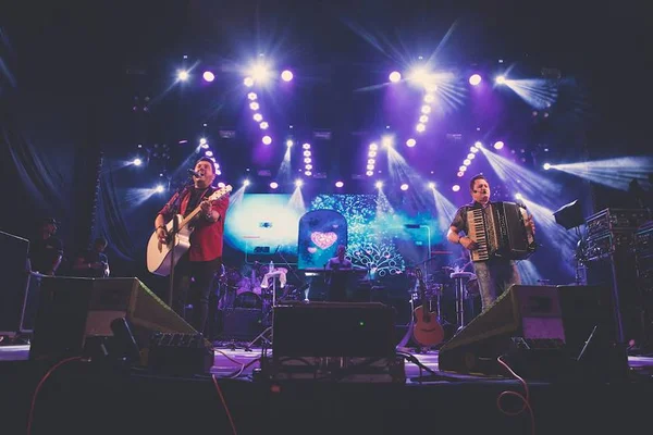 Show de Bruno & Marrone lota arena do Funn Festival: veja quem foi