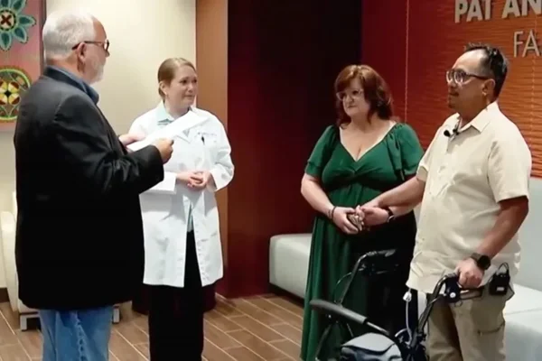 Casal se casa no hospital em que noivo recebeu transplante de coração