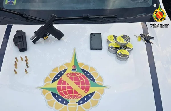 Bandidos furam bloqueio e atropelam motociclista durante perseguição