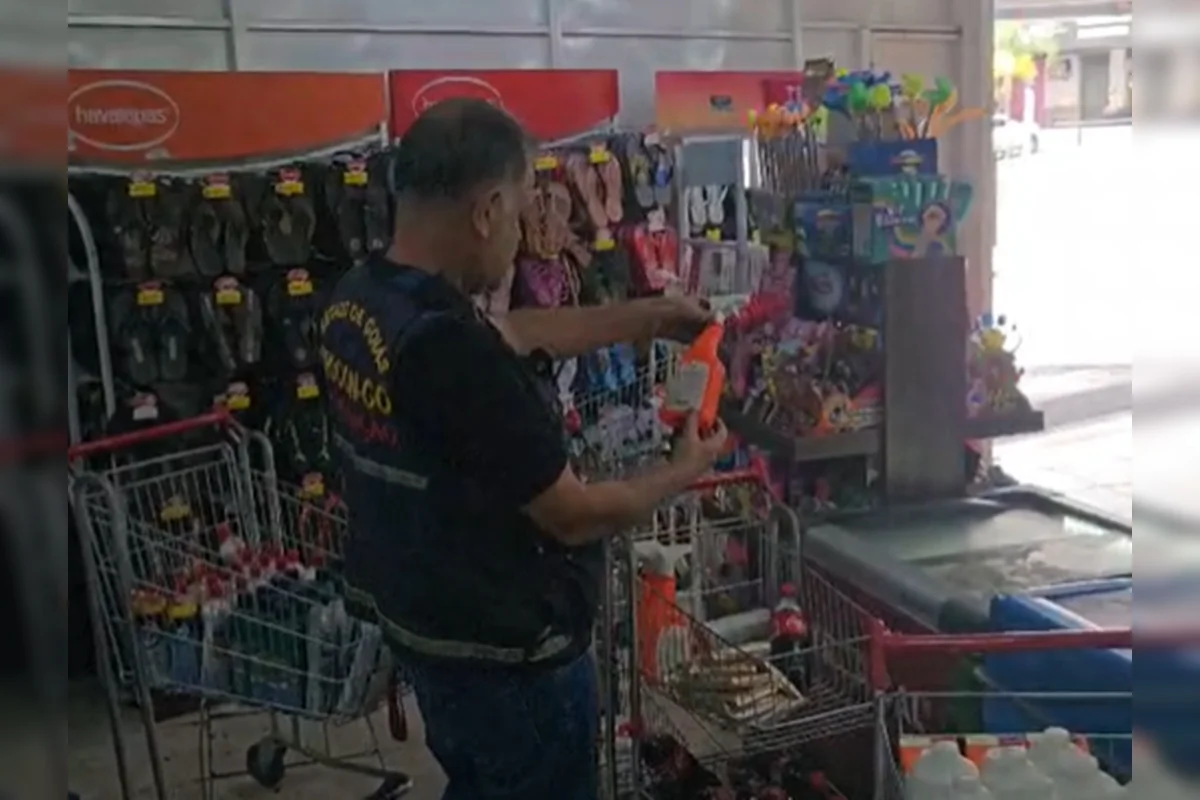 O Procon Goiás apreendeu 680 produtos com prazos de validade vencidos em um estabelecimento comercial no bairro Jardim Presidente, em Goiânia O Procon Goiás apreendeu 680 produtos com prazos de validade vencidos em um estabelecimento comercial no bairro Jardim Presidente, em Goiânia