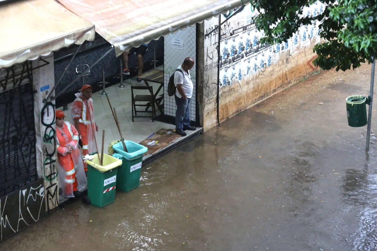 Pessoas ficaram abrigadas onde a água não chegou Pessoas ficaram abrigadas onde a água não chegou