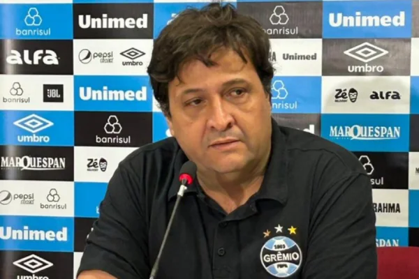 Treinador e técnico foram enfáticos ao reclamar da arbitragem na vitória em GreNal no Brasileirão