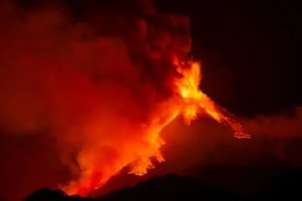 Erupção do vulcão Fuego coloca Guatemala em alerta