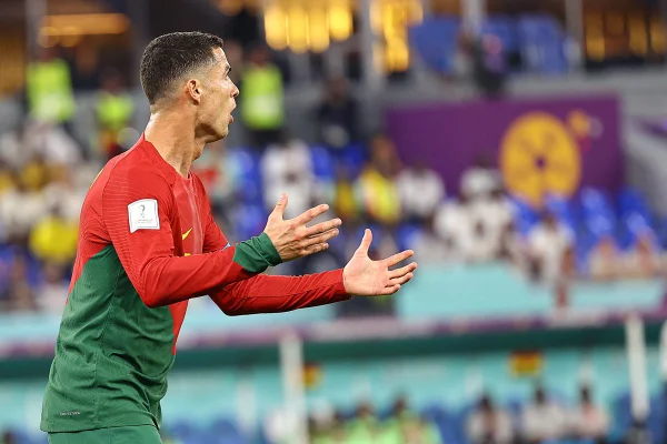 Jogador de Gana imita comemoração de CR7 e craque se irrita; veja