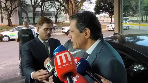 Haddad critica atuação de Tarcísio, mas diz que governo ajudará SP