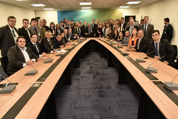 Disputa por cargos na Câmara dos Deputados divide PSL