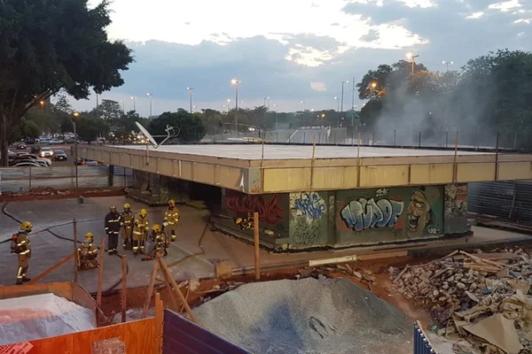 Vídeos: princípio de incêndio atinge a Galeria dos Estados