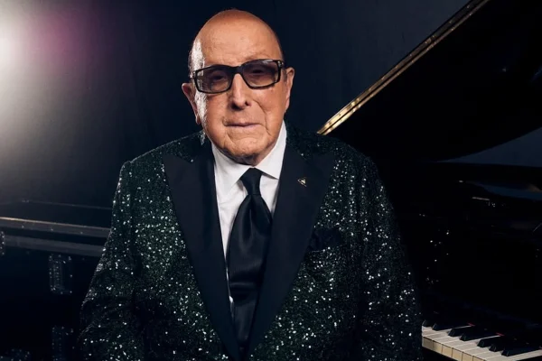 Morre Clive Davis, executivo que lançou Whitney Houston e Alicia Keys - destaque galeria