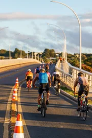 Etapa de bicicleta na ponte Honestino Guimarães