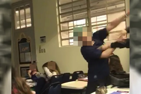 Vídeo de briga entre alunos de colégio particular viraliza na internet