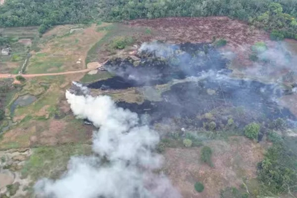 Incêndios no AM: dono de terra é multado em R$ 100 mil por queimar 50 pneus