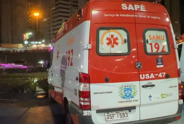 Menino de 7 anos morre após se pendurar em caminhão para tentar carona