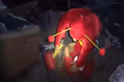 Chapolin imobilizando criminoso 