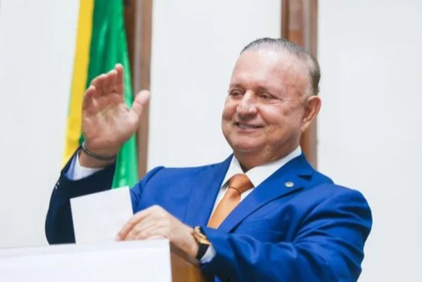 Imagem colorida de Adolfo Menezes, presidente da assembleia legislativa da Bahia - Metrópoles