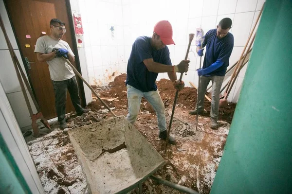 PCDF faz escavações em casa na Estrutural em busca de ossada