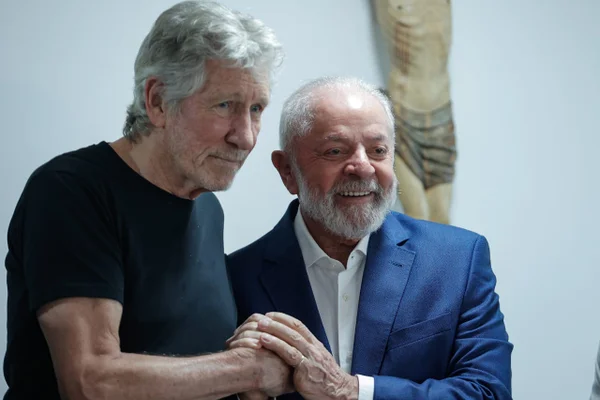 Lula recebe Roger Waters no Planalto na véspera de show em Brasília