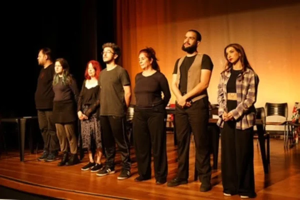 Grupo de teatro de São José do Rio Preto, no interior de SP, afirmou ter sido censurado com o veto do uso dos vídeos na peça sobre fake news - Metrópoles
