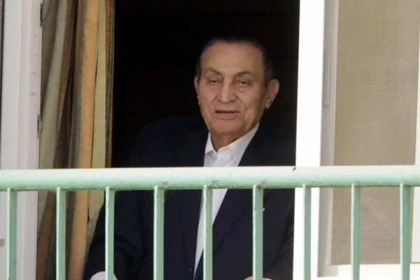 Após seis anos, ex-ditador Hosni Mubarak é solto da prisão no Egito