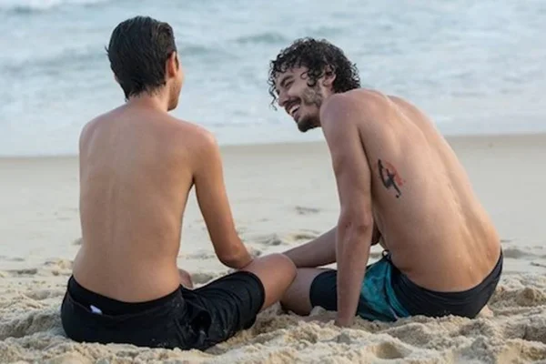 “A Força do Querer”: Ivan aparece sem camisa com tórax de homem