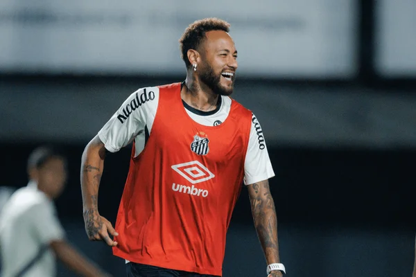 Neymar Jr. treinando no CT Rei Pelé