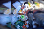 Área de preservação ambiental em Samambaia vira depósito de resíduos, incluindo entulho, restos de comida e recicláveis. Área de preservação ambiental em Samambaia vira depósito de resíduos, incluindo entulho, restos de comida e recicláveis.