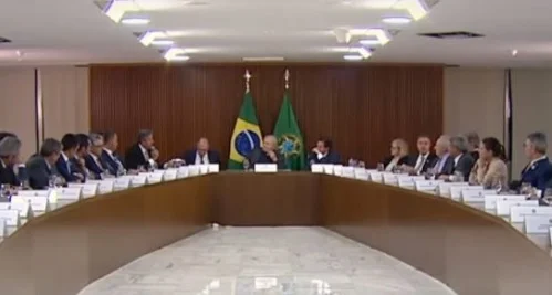 Lula enviou jato da FAB para garantir presença de Aras em reunião