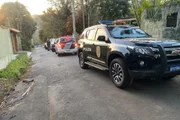 Polícias Civil e Militar fazem buscas ao atirador de homem em São José dos Campos, interior de São Paulo. Polícias Civil e Militar fazem buscas ao atirador de homem em São José dos Campos, interior de São Paulo.