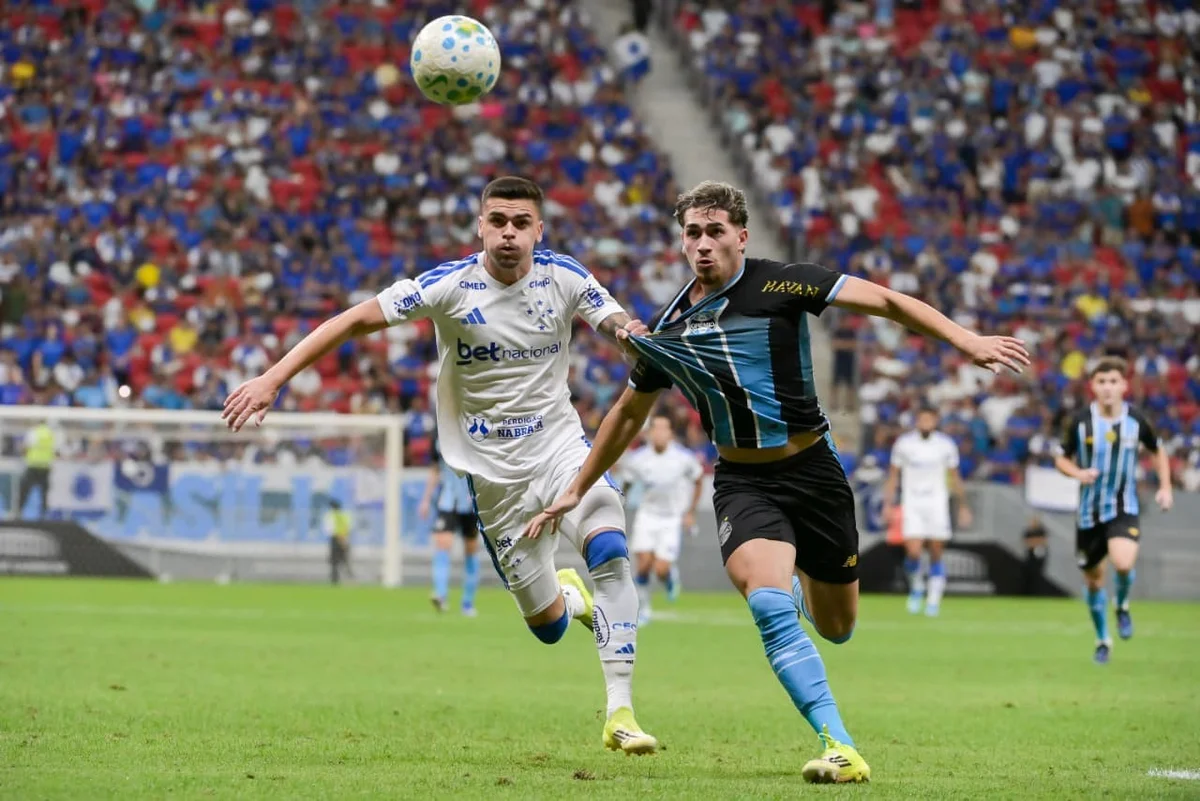 Gabriel Grando brilha e Grêmio vence o Cruzeiro em jogão no DF - imagem 30 Gabriel Grando brilha e Grêmio vence o Cruzeiro em jogão no DF - imagem 30